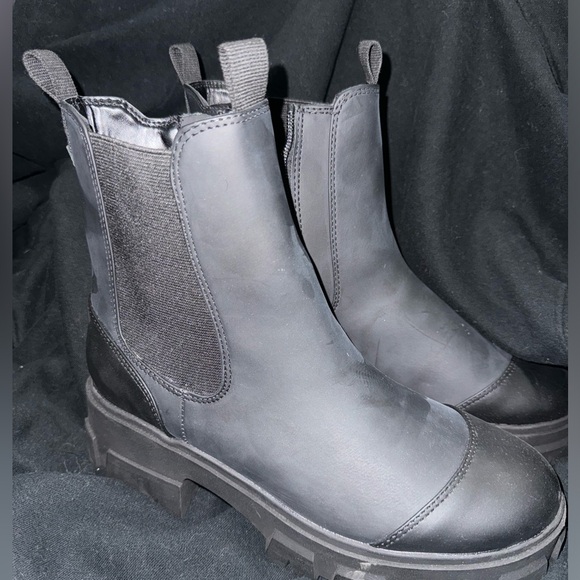 Chelsea Boot Size 8.5 NEW - Picture 2 of 4